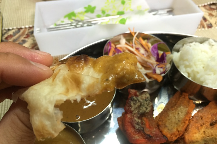 石垣島のカレー屋インダスのナン