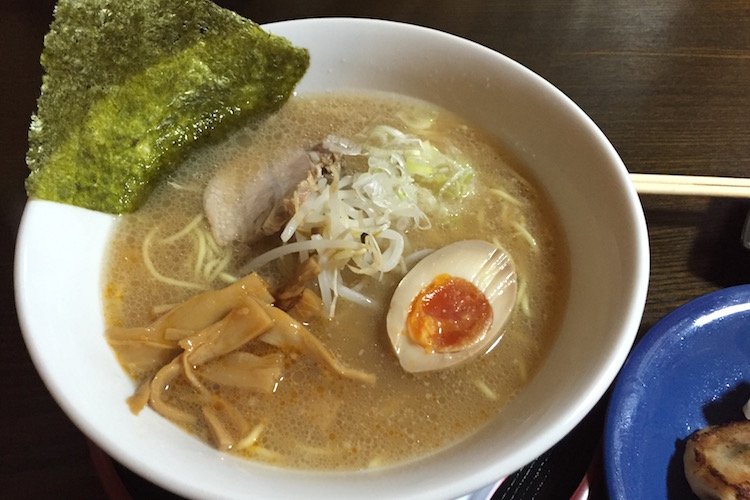 石垣島のラーメン屋「げんき食堂」の八重山らーめん