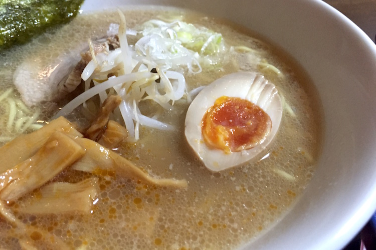 石垣島のラーメン屋「げんき食堂」の八重山らーめん2