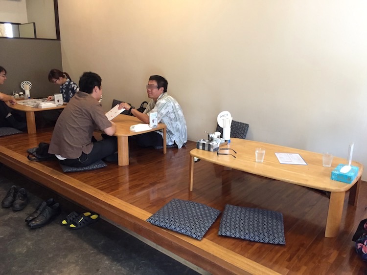 つけ麺 はつがいの店内