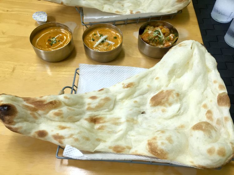 本格インド料理カマルのナン