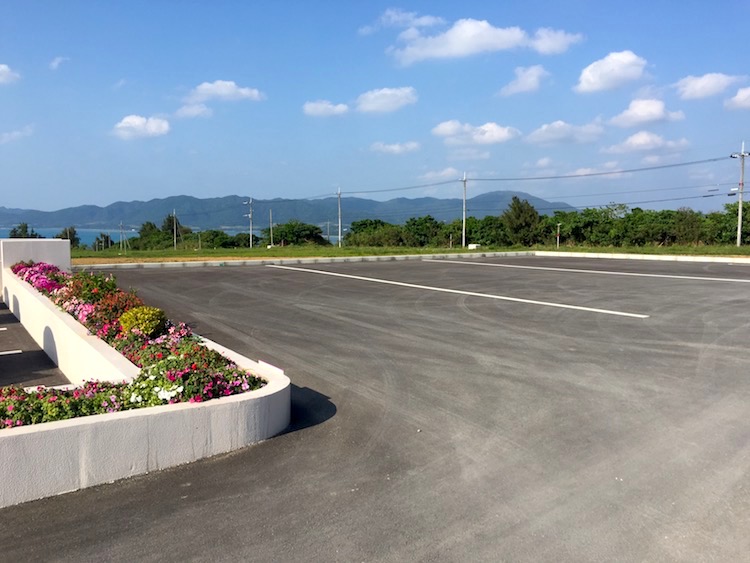ミルミル本舗の新館駐車場