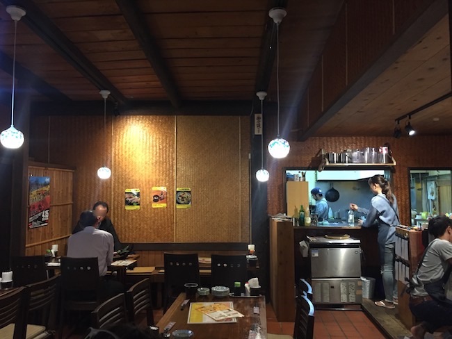 琉球ドラゴンの店内