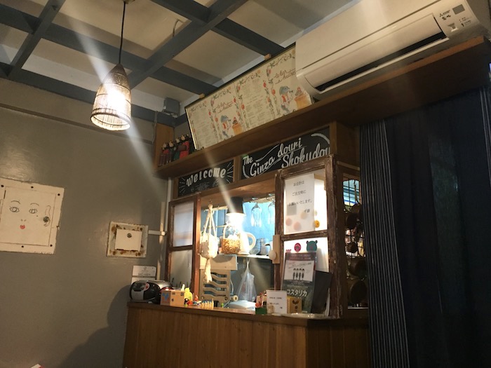銀座通り食堂のカウンター